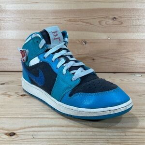 Nike Air Jordan 1 Mid GS Inspired By The Greatest 
FJ9482-004
Kids 6
Blue White